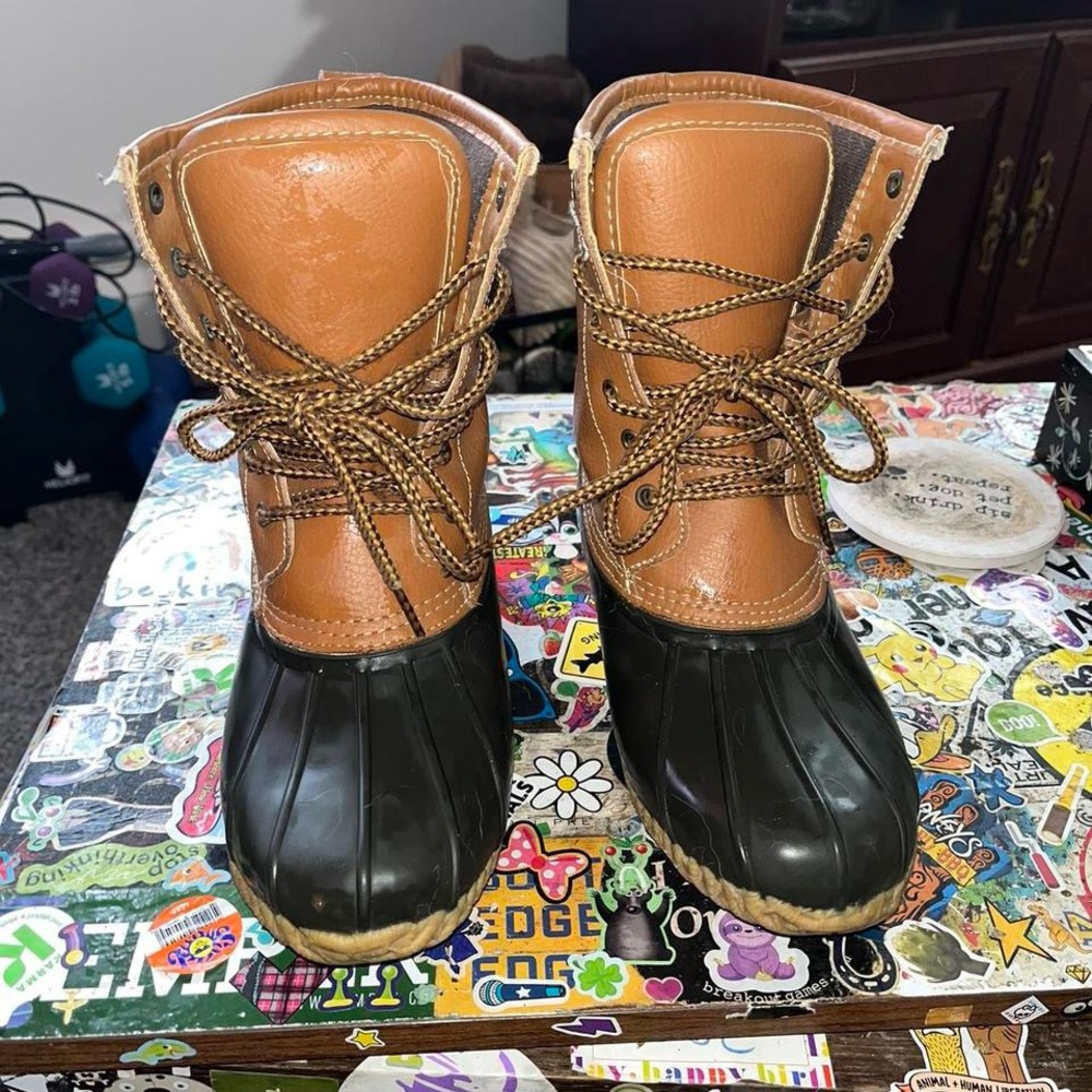 Target duck boots size 6 like new